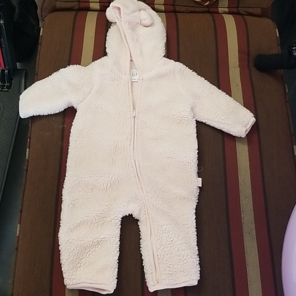 BodySuit for baby girl good condition size 3/6 mon